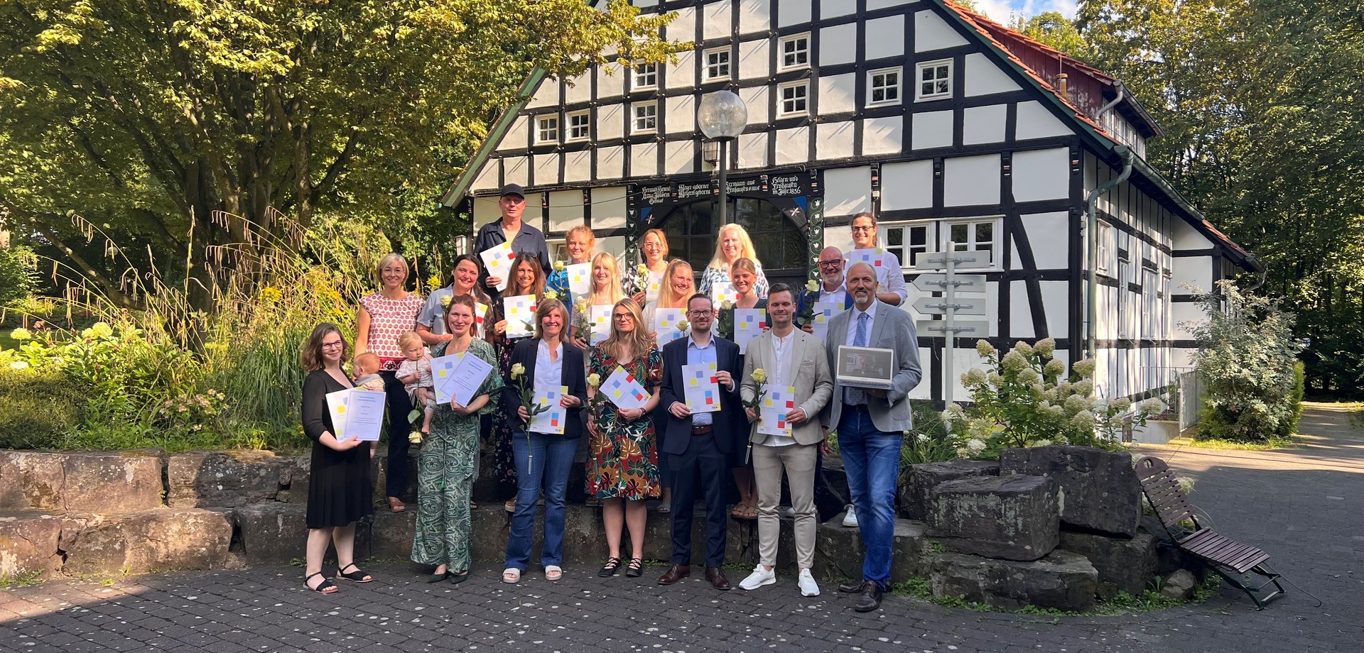 Teilnehmendenfoto des 13. Zertifikatskurses Jugendhilfeplanung