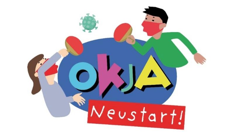 Logo von OKJA Neustart: Strichzeichnung von zwei Kindern, die mit dem Coronavirus Tischtennisspielen