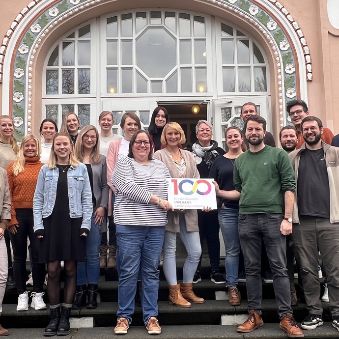 Gruppenfoto der Teilnehmenden des Zertifikatskurses (vergrößerte Bildansicht wird geöffnet)