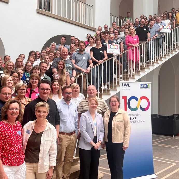 Gruppenfoto Regionalkonferenz Kindertagesbetreuung zu Gast im LWL-Landeshaus (vergrößerte Bildansicht wird geöffnet)