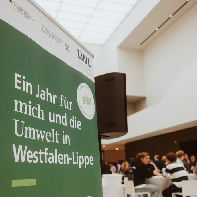 Das 30-jährige FÖJ-Jubiläum feiern die Freiwilligen mit allen anderen am FÖJ beteiligten Personen auf der großen Fachveranstaltung. (vergrößerte Bildansicht wird geöffnet)