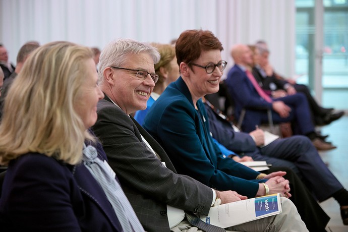 Die Leiter der Landesjugendämter: LVR-Landesrat Knut Dannat und LWL-Landesrätin Birgit Westers (Foto: LWL/Urban)