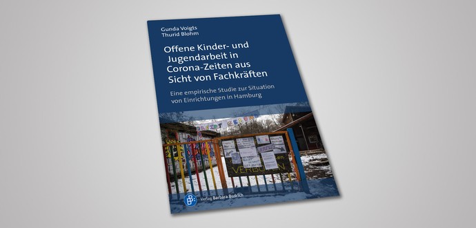 Deckblatt der Veröffentlichung auf dem eine geschlossene Jugendarbeits-Einrichtung abgebildet ist.