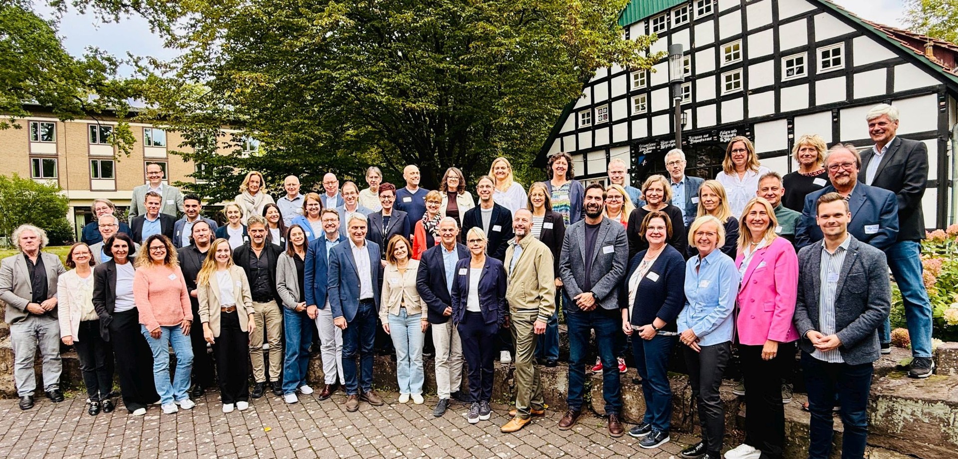 Gruppenfoto: Die Leitungen der Jugendämter in Westfalen-Lippe trafen sich zur jährlichen Tagung im LWL-Bildungszentrum Jugendhof Vlotho.