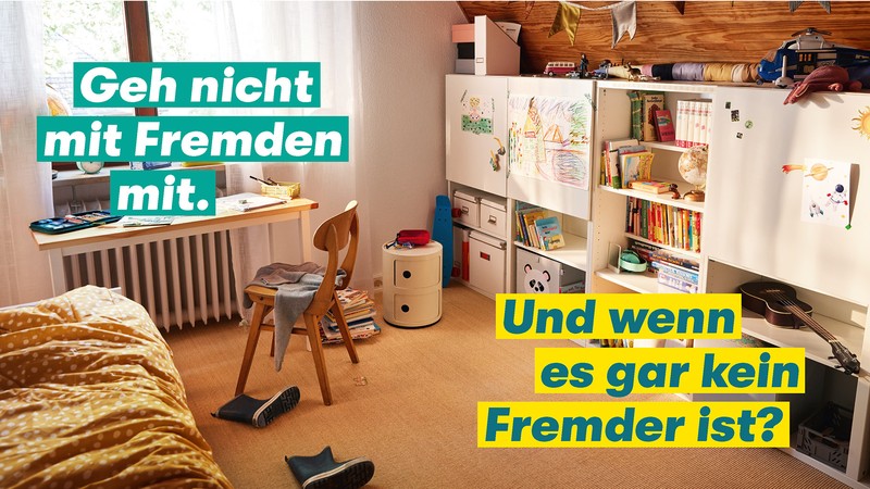 Plakatmotiv: Ein Kinderzimmer mit dem Text "Geh nicht mit Fremden mit – Und wenn es gar kein Fremder ist?"